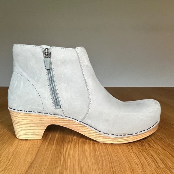 Dansko Maria Boot Light Grey Gray Nubuck Leather US 8.5 EU 39 Womens - Picture 9 of 15